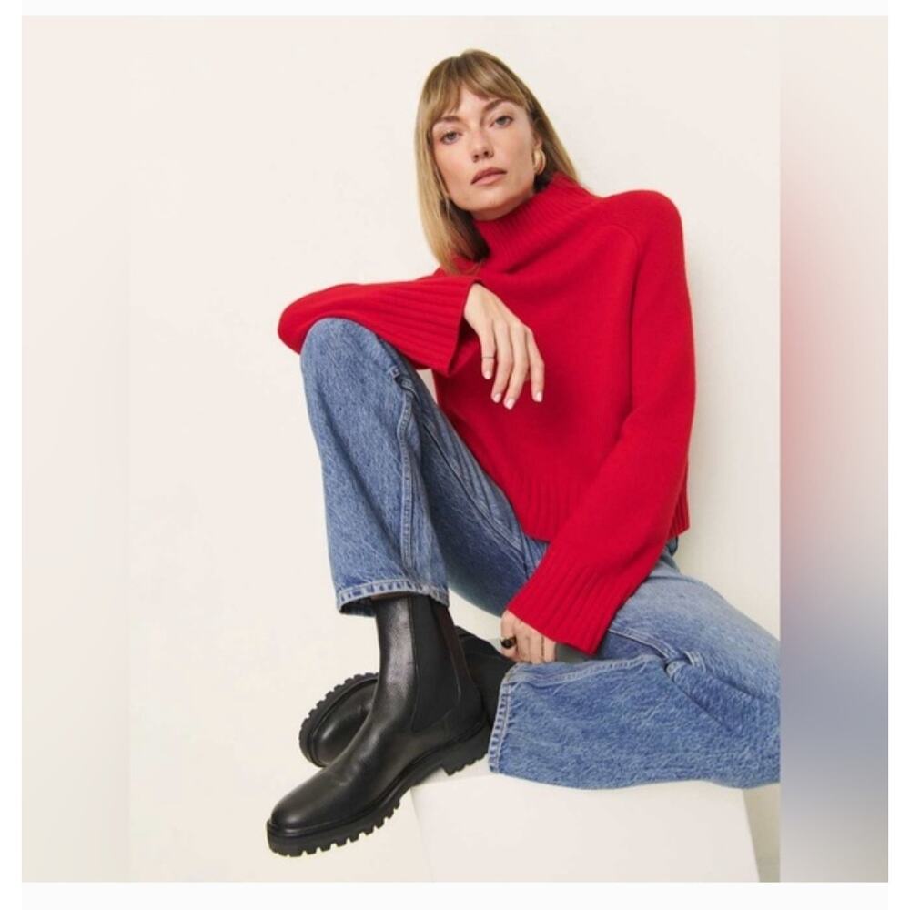 Reformation Katerina Lug Sole Chelsea Boots Size: 6.5
